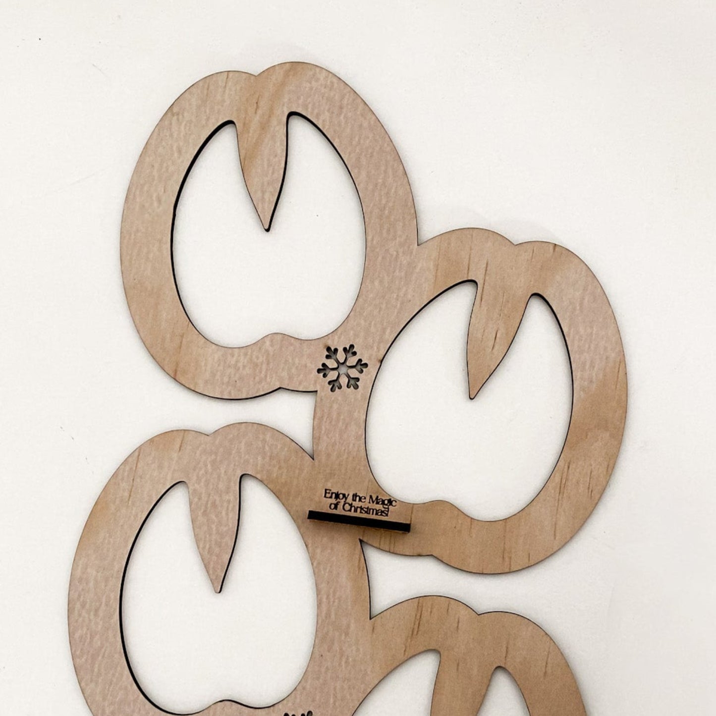 n image showing the 26.5cm x 16.5cm size of the Reindeer Stencil, demonstrating the scale of the four-hoof design